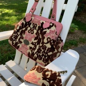 Amazing Cake by Petunia weekend bag/diaper bag! Pristine condition w/ clutch!